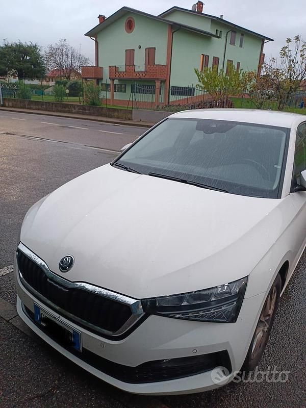 Usata Skoda Scala Ambition 116 CV (85 kW) 2021 Bianco Utilitaria