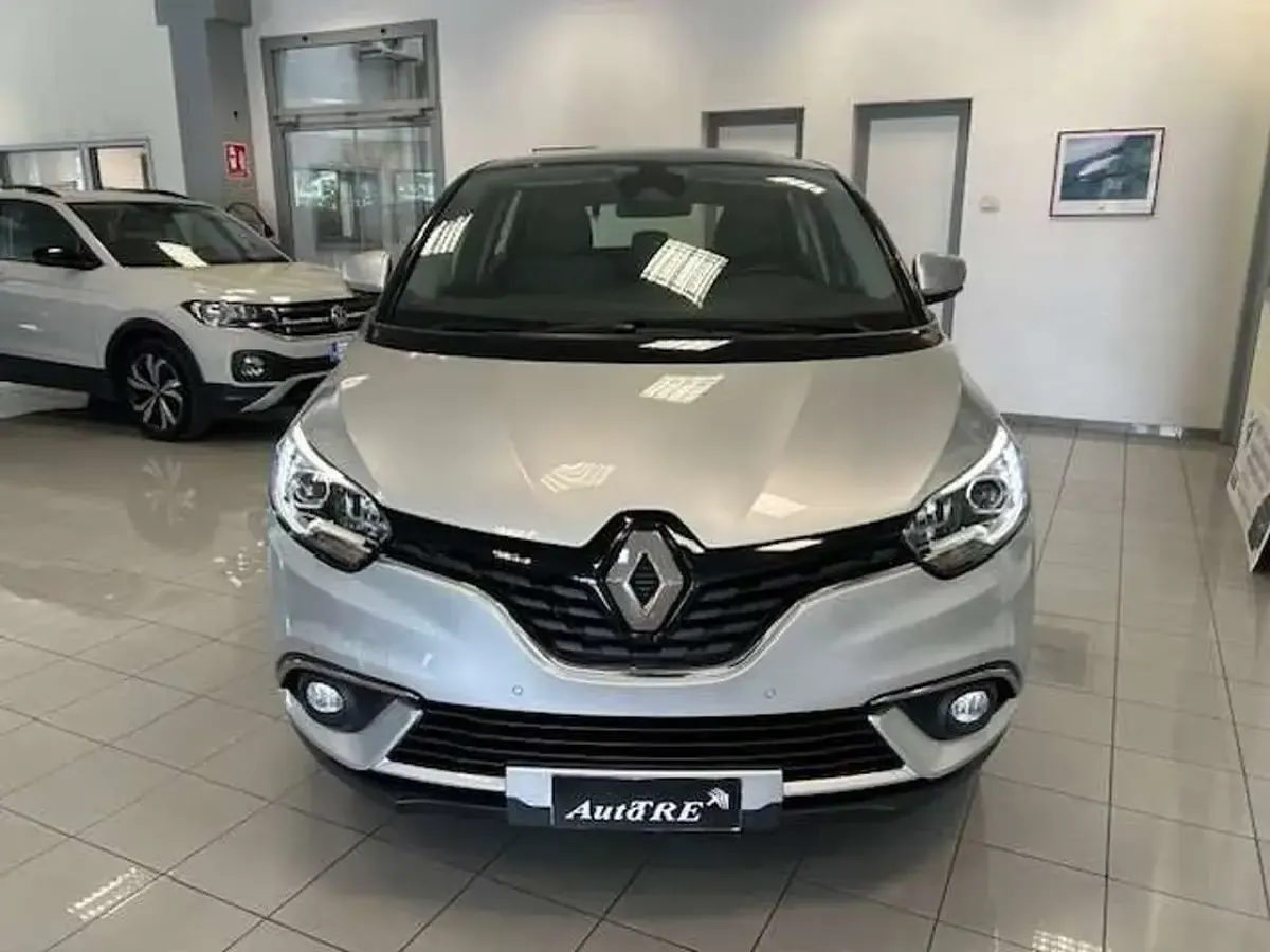 Usata Renault Scénic IV Zen 110 CV (80 kW) 2018 Argento Monovolume