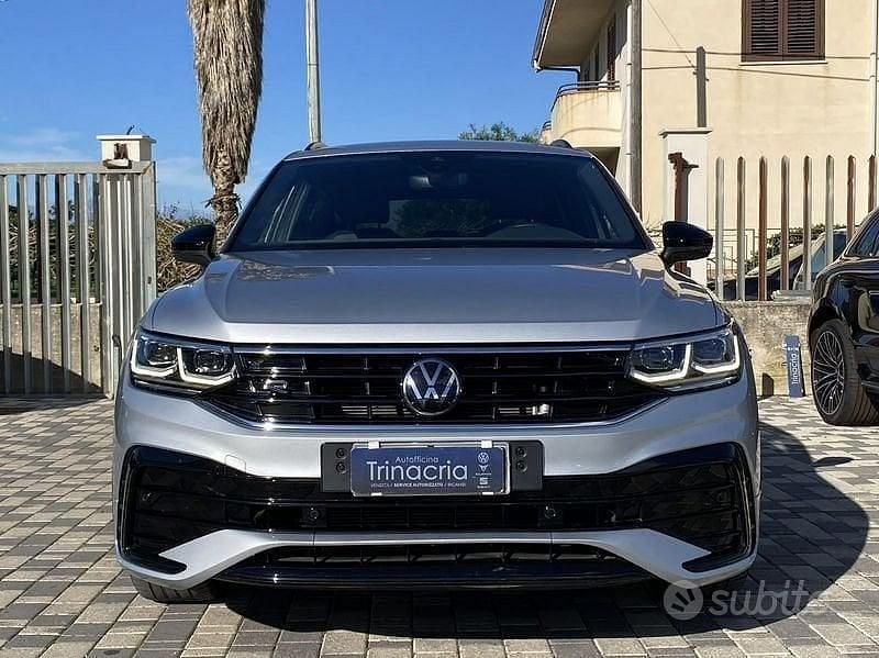 Usata VW Tiguan R-line 150 CV (110 kW) 2023 Argento SUV