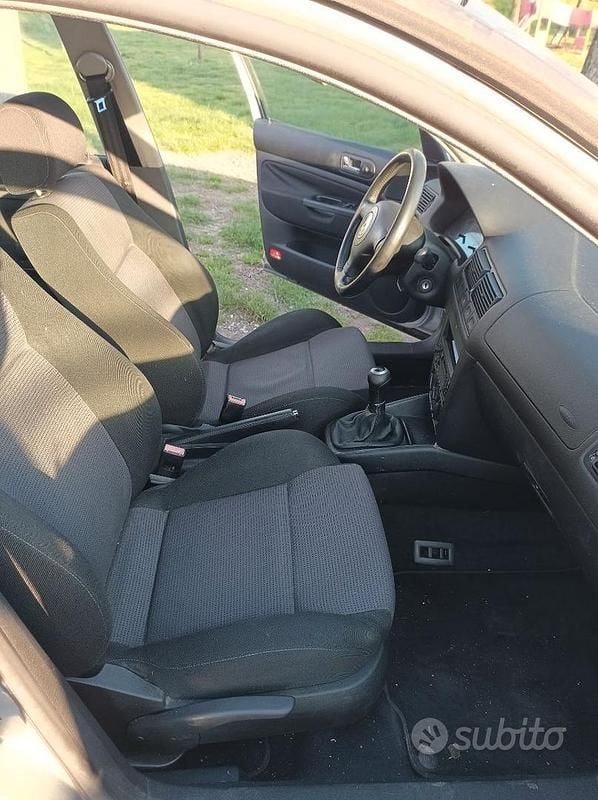 Usata VW Golf IV Highline 2002 Grigio Utilitaria