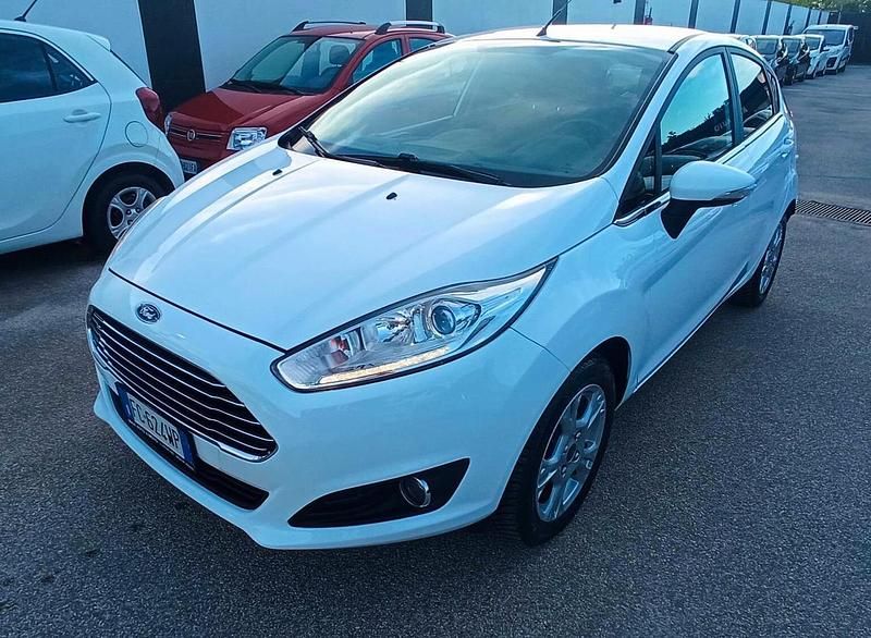 Usata Ford Fiesta Titanium 81 CV (59 kW) 2016 Bianco Berlina