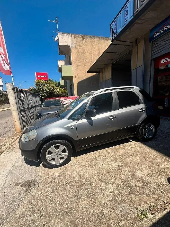 Usata Fiat Sedici 120 CV (88 kW) 2007 Grigio SUV