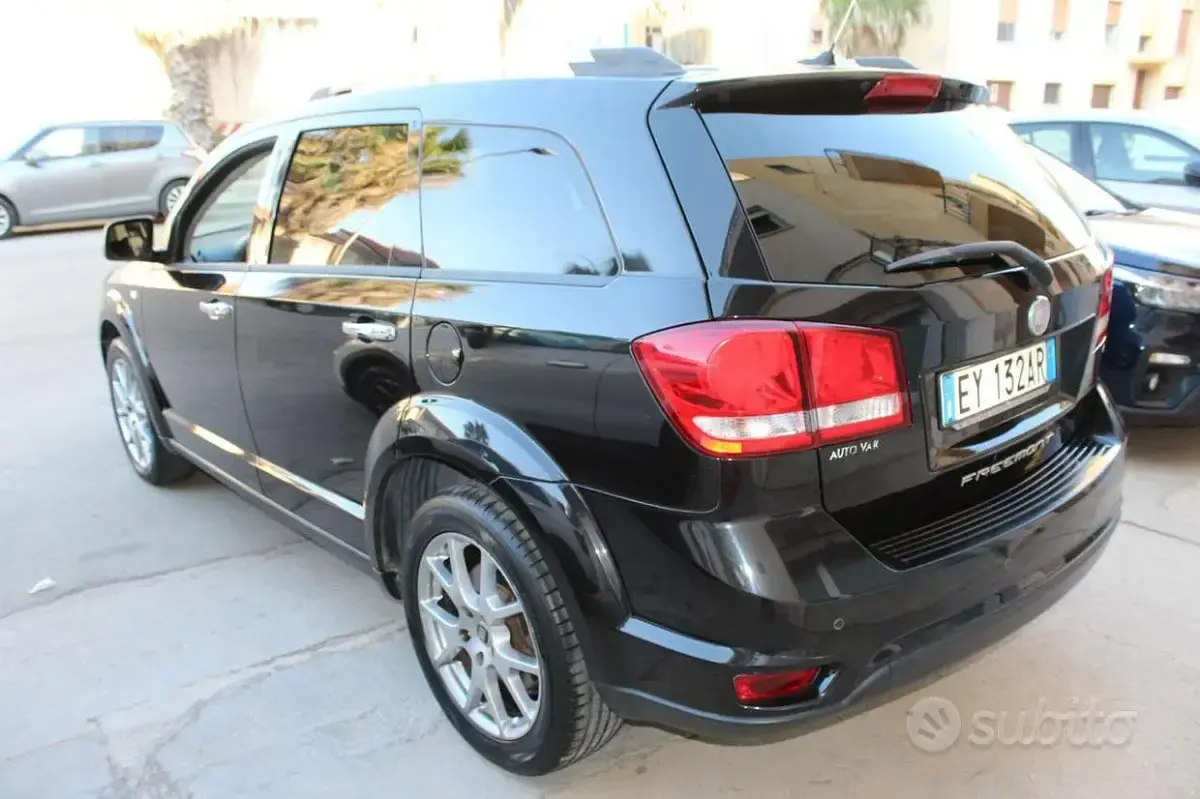 Usata Fiat Freemont Lounge 140 CV (102 kW) 2015 Nero SUV