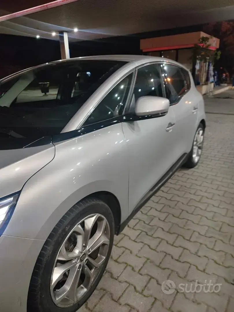 Usata Renault Scenic E-Tech 120 CV (88 kW) 2021 Grigio Monovolume