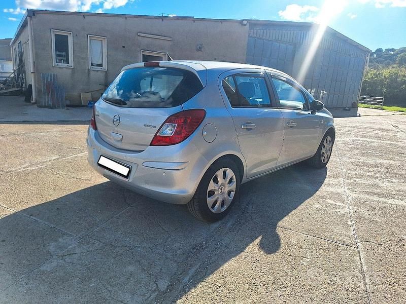 Usata Opel Corsa 2012 Grigio Berlina
