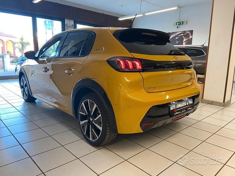 Usata Peugeot 208 GT 102 CV (75 kW) 2022 Giallo Utilitaria