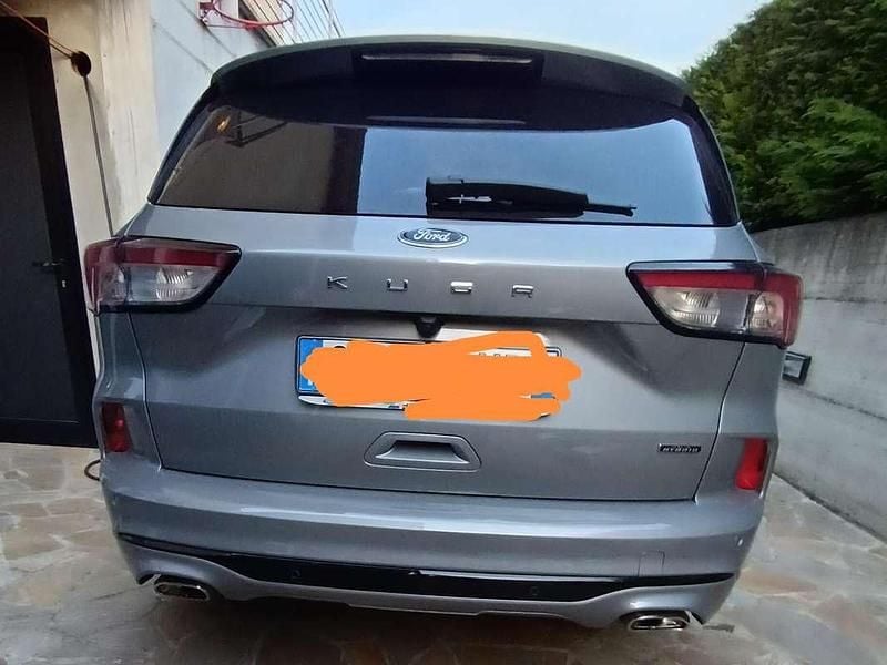 Usata Ford Kuga ST-Line 224 CV (164 kW) 2023 Argento SUV