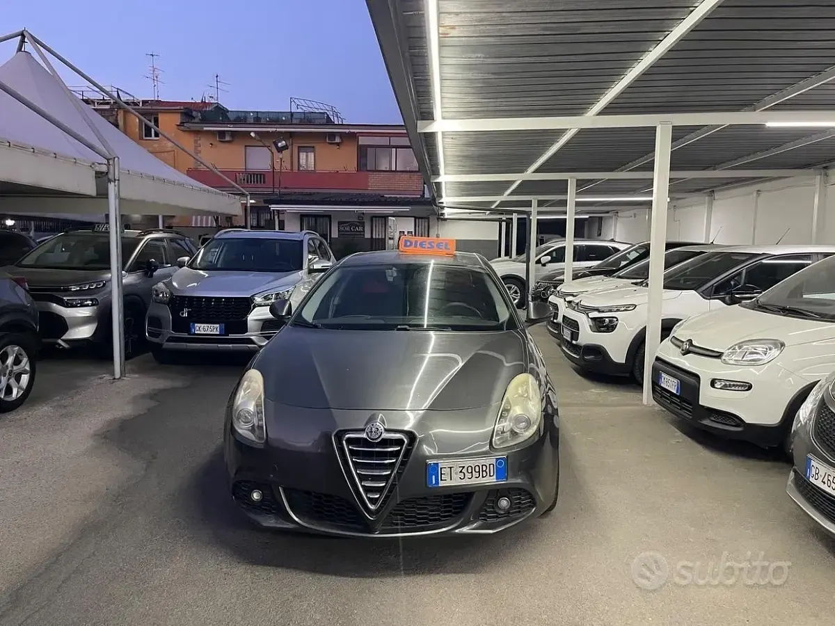 Usata Alfa Romeo Giulietta Distinctive 105 CV (77 kW) 2013 Grigio Utilitaria