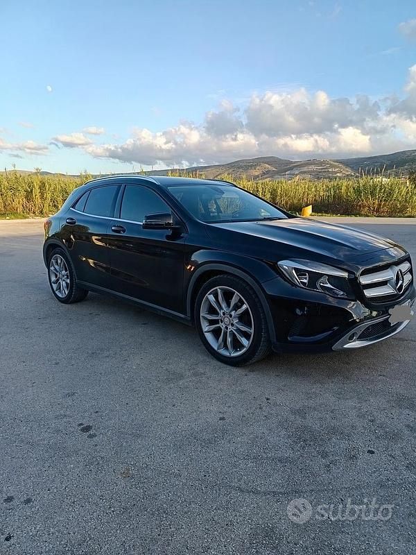 Nero Usata 2015 Mercedes GLA200 SUV | 14.500 € - Immagine 1/4