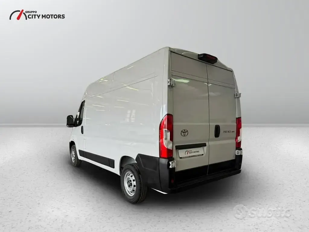Nuova Toyota Proace 120 CV (88 kW) 2025 White sol Monovolume
