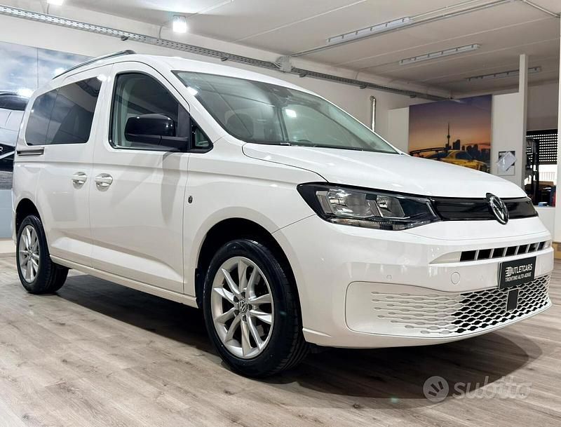 Usata VW Caddy 122 CV (89 kW) 2022 Bianco Monovolume