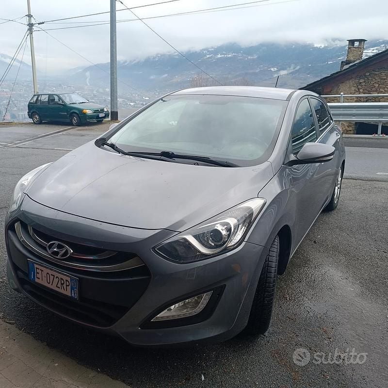 Usata Hyundai i30 128 CV (94 kW) 2015 Grigio Berlina