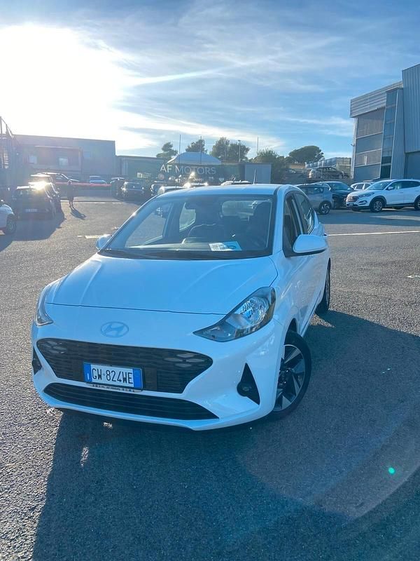 Usata Hyundai i10 63 CV (46 kW) 2024 Bianco Utilitaria