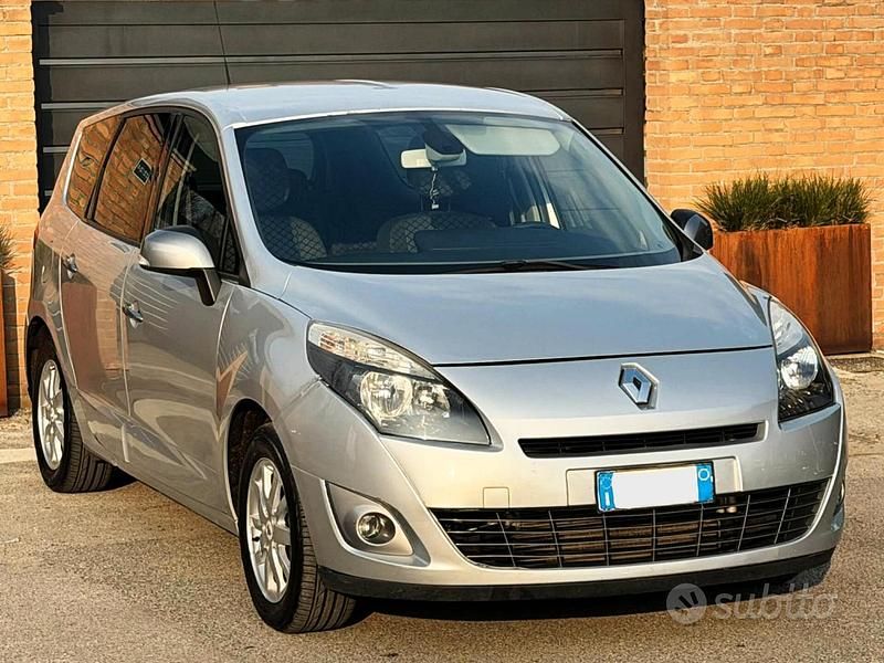 Usata Renault Grand Scénic III 130 CV (95 kW) 2011 Grigio Monovolume