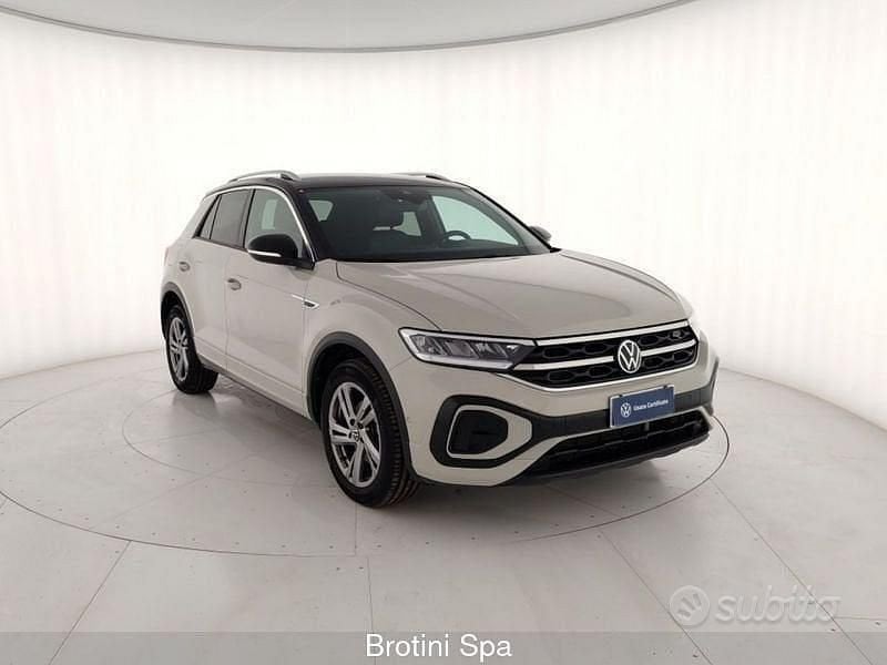 Usata VW T-Roc R-line 116 CV (85 kW) 2023 Grigio metallizzato SUV