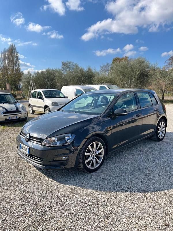 Grigio Usata 2014 VW Golf VII Tre volumi | 10.500 € (Buon prezzo) - Immagine 1/4