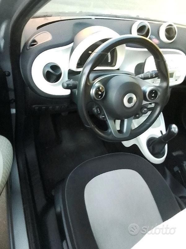 Usata Smart ForFour 71 CV (52 kW) 2015 Nero Utilitaria