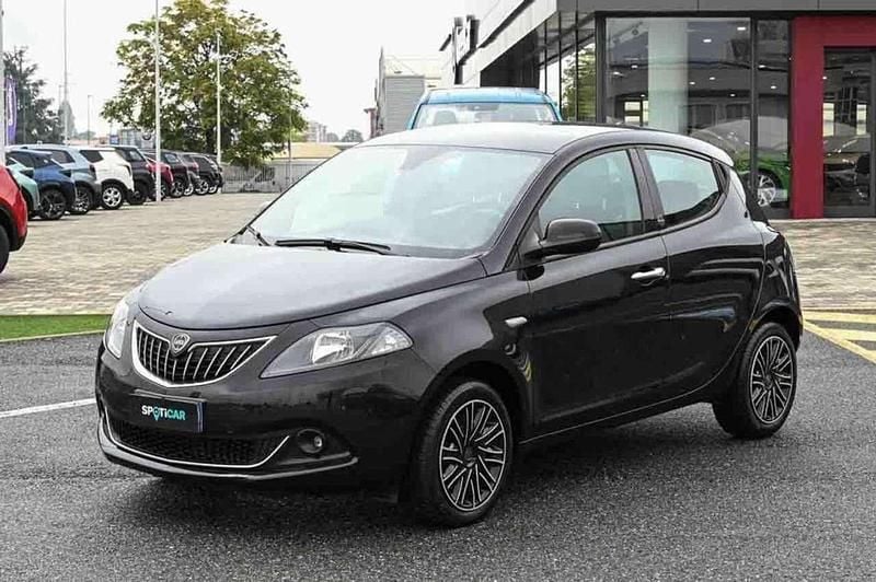 Usata Lancia Ypsilon Gold 69 CV (50 kW) 2021 Nero Utilitaria