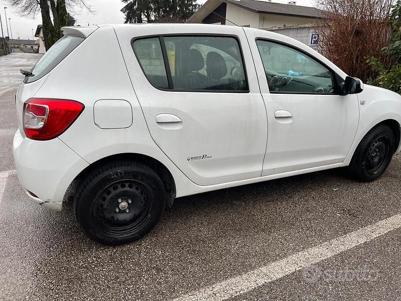 Usata Dacia Sandero Lauréate 75 CV (55 kW) 2015 Bianco Utilitaria