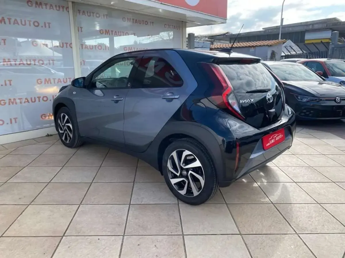 Usata Toyota Aygo X Trend 72 CV (52 kW) 2022 Grigio SUV