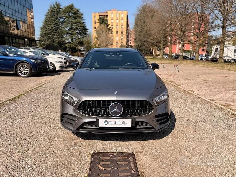 Usata Mercedes A180 Premium 116 CV (85 kW) 2019 Grigio Berlina
