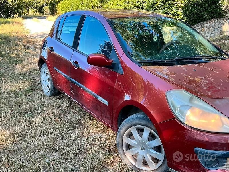 Usata 2007 Renault Clio II Utilitaria | 600 € (Super prezzo) - Immagine 1/4