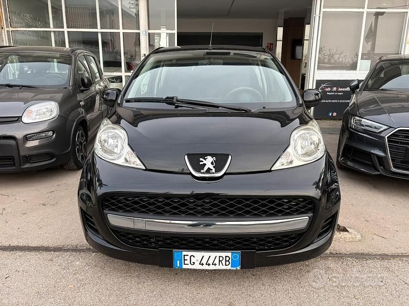 Usata Peugeot 107 68 CV (50 kW) 2010 Nero Utilitaria