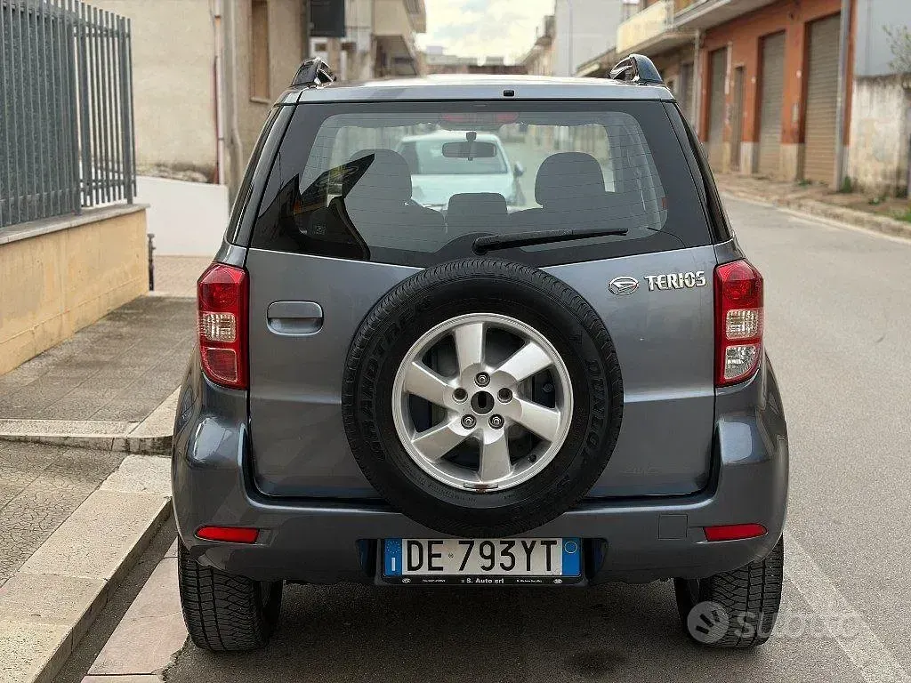 Usata Daihatsu Terios 105 CV (77 kW) 2007 Grigio SUV