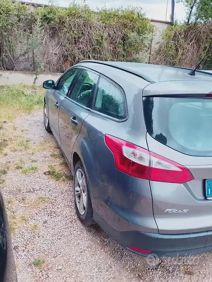 Usata Ford Focus 115 CV (84 kW) 2011 Grigio Station wagon