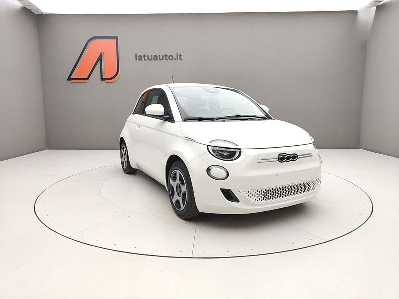 Usata Fiat 500e Passion 42 kW (58 CV) 2021 Bianco Utilitaria