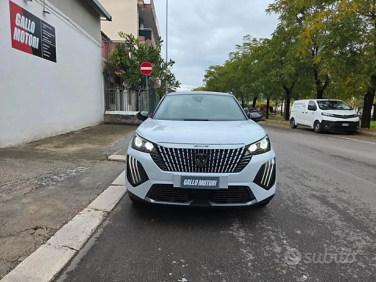Usata Peugeot 2008 Allure 130 CV (95 kW) 2024 Bianco SUV
