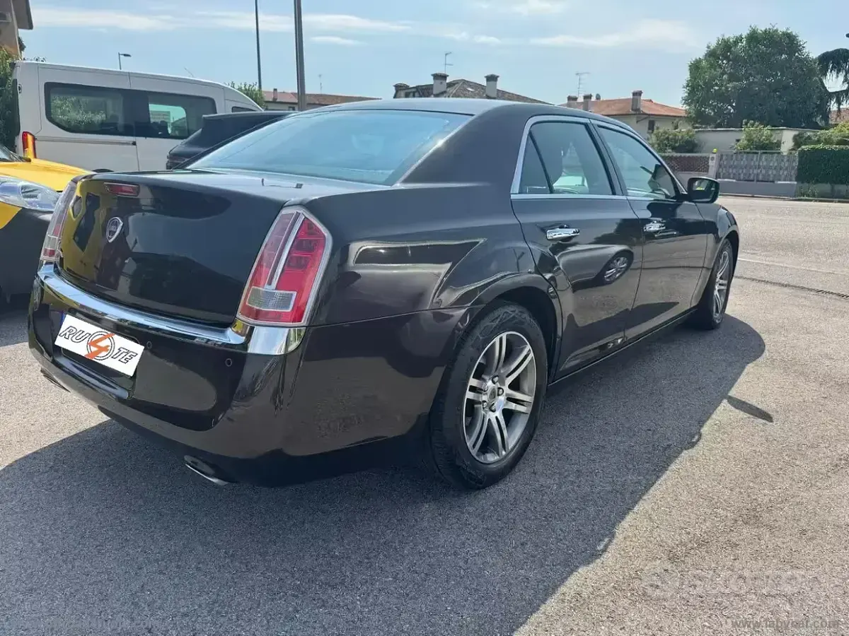 Usata Lancia Thema Platinum 190 CV (139 kW) 2013 Marrone Berlina