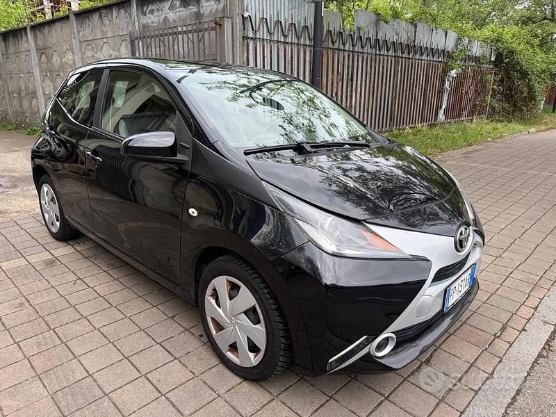 Usata Toyota Aygo Business Edition 69 CV (50 kW) 2018 Nero Utilitaria