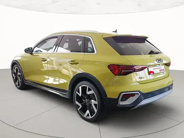 Nuova Audi A3 Ambiente 150 CV (110 kW) 2025 Giallo pitone metallizzato Berlina