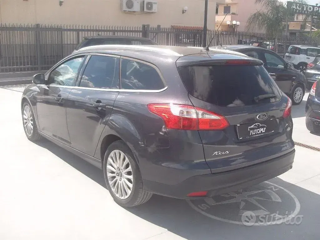 Usata Ford Focus Titanium 116 CV (85 kW) 2011 Grigio Station wagon