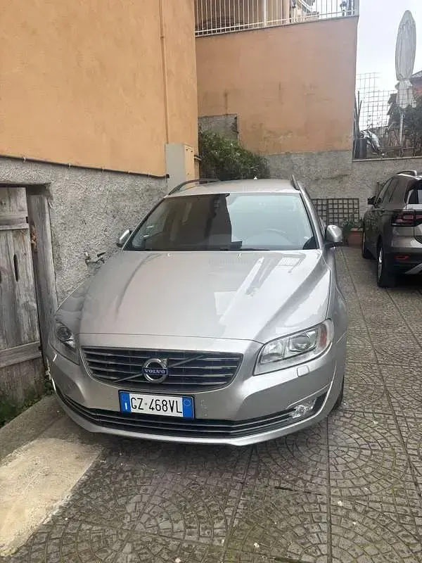 Usata Volvo V70 Momentum 120 CV (88 kW) 2016 Station wagon