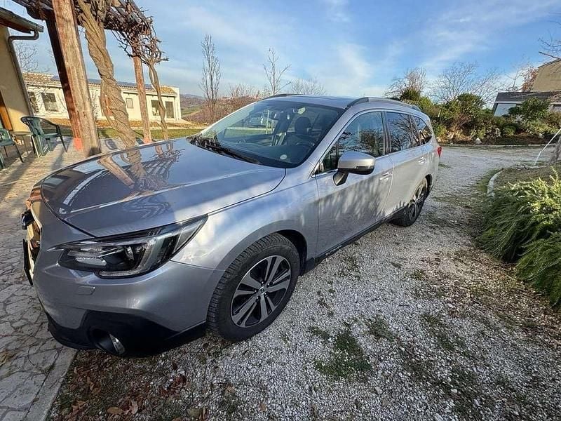 Usata Subaru Outback 175 CV (128 kW) 2018 Argento Station wagon