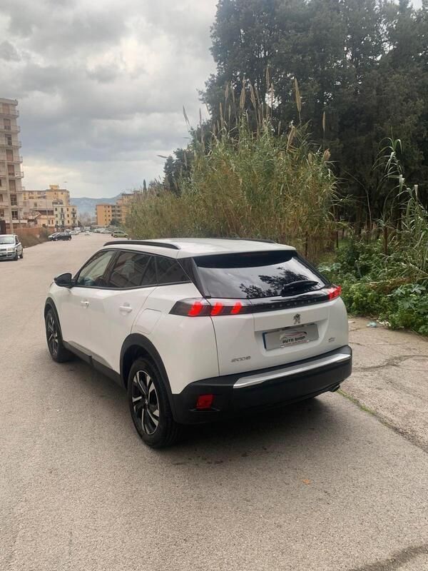 Usata Peugeot 2008 Allure 131 CV (96 kW) 2022 Bianco SUV