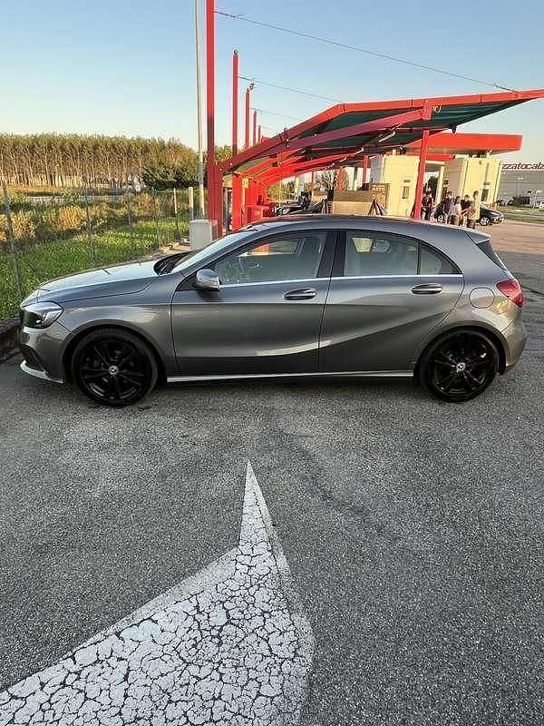 Usata Mercedes A160 90 CV (66 kW) 2017 Marrone Berlina