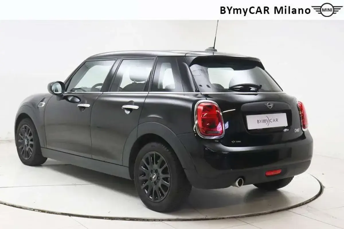 Usata Mini ONE 102 CV (75 kW) 2020 Nero Utilitaria