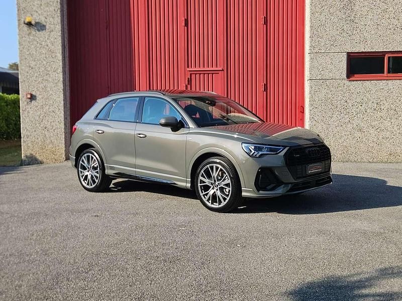 Grigio chronos metallizzato Usata 2020 Audi Q3 S-Line SUV | 35.000 € (Buon prezzo) - Immagine 1/4