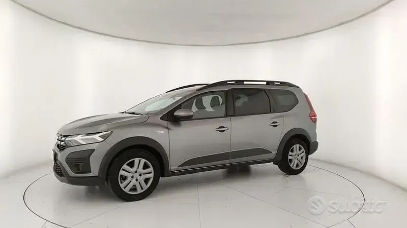 Usata Dacia Jogger Expression 101 CV (74 kW) 2024 Grigio Monovolume