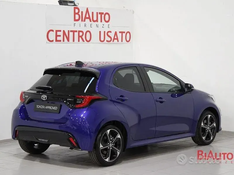 Nuova Toyota Yaris Hybrid Lounge 92 CV (67 kW) 2026 Bluazzurro Berlina