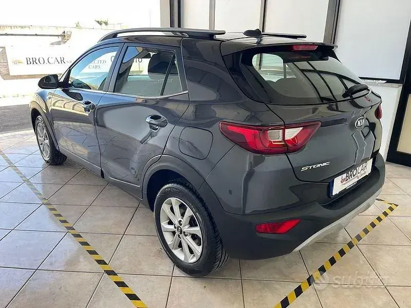 Usata Kia Stonic Urban 101 CV (74 kW) 2018 Grigio SUV