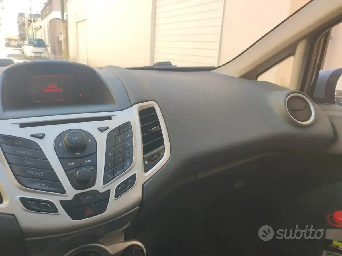 Usata Ford Fiesta Titanium 97 CV (71 kW) 2010 Nero Berlina