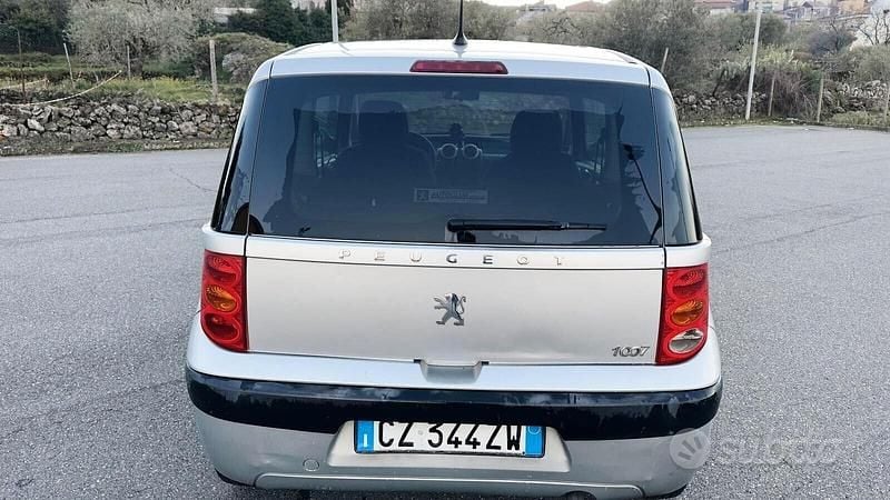 Usata Peugeot 1007 70 CV (51 kW) 2006 Grigio Monovolume