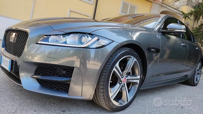 Usata Jaguar XF R-Sport 180 CV (132 kW) 2017 Grigio Berlina