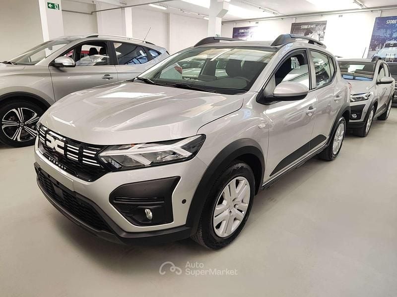 Usata Dacia Sandero Expression 91 CV (66 kW) 2024 Grigio lunare Berlina