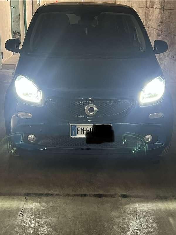 Usata Smart ForFour Prime 71 CV (52 kW) 2017 Bluazzurro Utilitaria