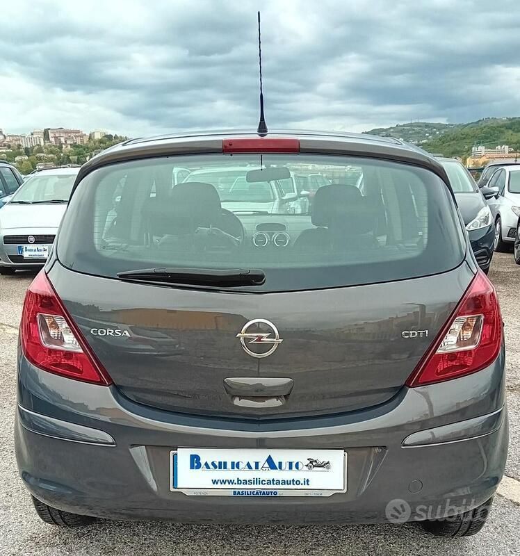 Usata Opel Corsa Edition 75 CV (55 kW) 2014 Grigio Berlina